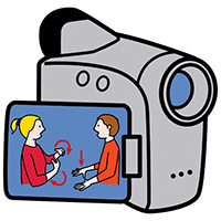 Camara de video, en su pantalla dos personas sordas hablando por señas